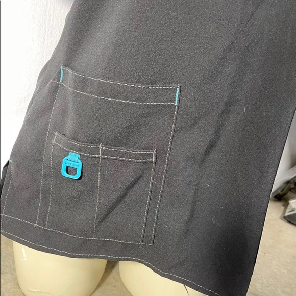 Set of 3 scrub tops* - Picture 2 of 12